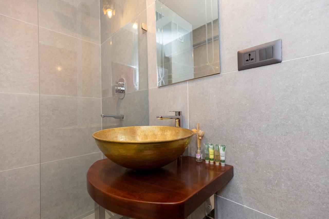 Swarga Heritage Hotel - A Traditional Stay กาฐมาณฑุ ภายนอก รูปภาพ